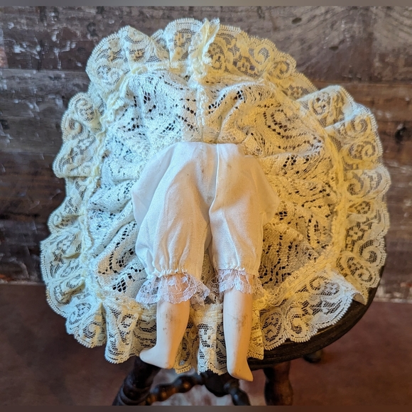 Vintage Porcelain Doll With Brown Curly Long Hair and Blue Eyes - Picture 12 of 12